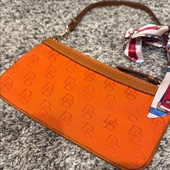 Dooney & Bourke Vibrant Orange Wristlet wallet bag designer purse vintage scarf - Picture 5 of 9